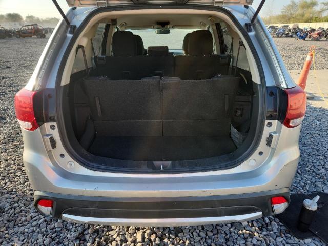 JA4AD2A32JZ002904 - 2018 MITSUBISHI OUTLANDER ES SILVER photo 6