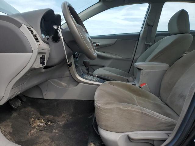 1NXBU4EE4AZ365599 - 2010 TOYOTA COROLLA BASE فحمي صورة 7