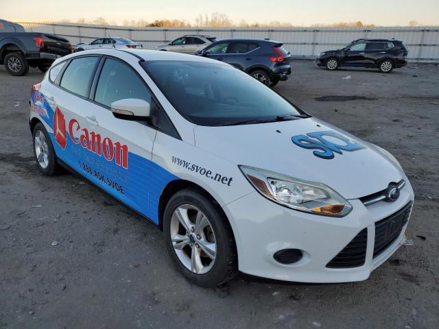 1FADP3K29DL325611 - 2013 FORD FOCUS SE WHITE photo 4