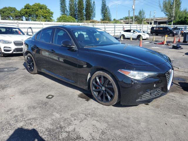 ZARFAEBN0H7551809 - 2017 ALFA ROMEO GIULIA BLACK photo 4