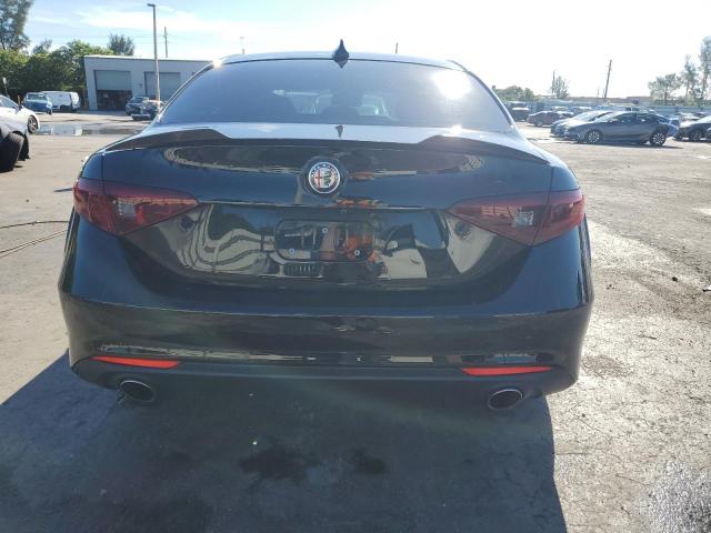 ZARFAEBN0H7551809 - 2017 ALFA ROMEO GIULIA BLACK photo 6