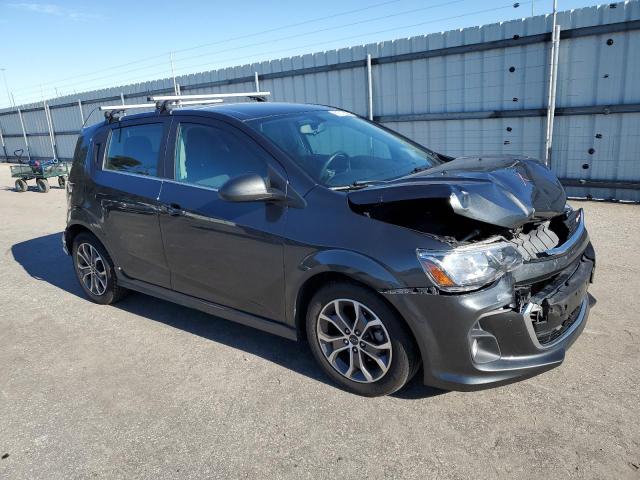 1G1JD6SH2J4125325 - 2018 CHEVROLET SONIC LT GRAY photo 4