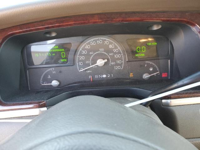 1LNHM81W34Y667253 - 2004 LINCOLN TOWN CAR EXECUTIVE GREEN photo 9