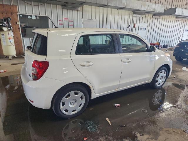 JTKKU4B44A1005369 - 2010 TOYOTA SCION XD WHITE photo 3