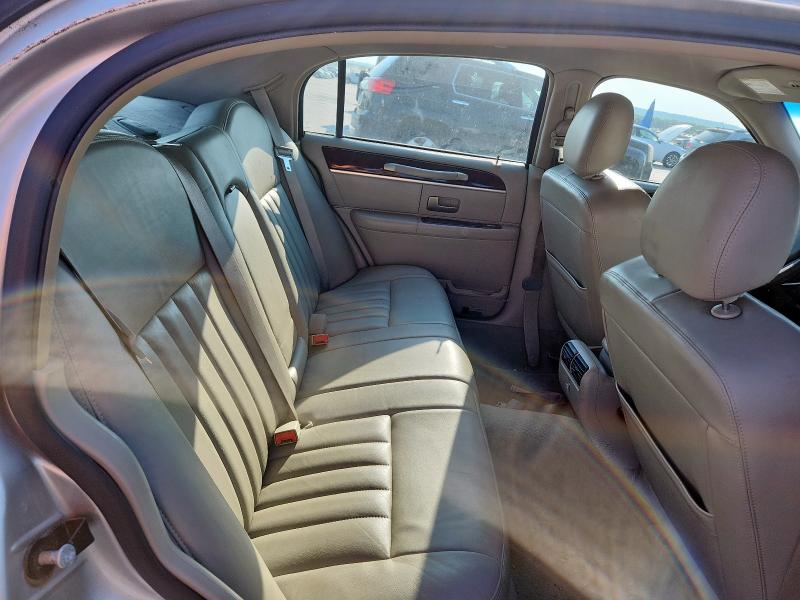 1LNHM81V67Y625364 - 2007 LINCOLN TOWN CAR SIGNATURE Күміс фото 10