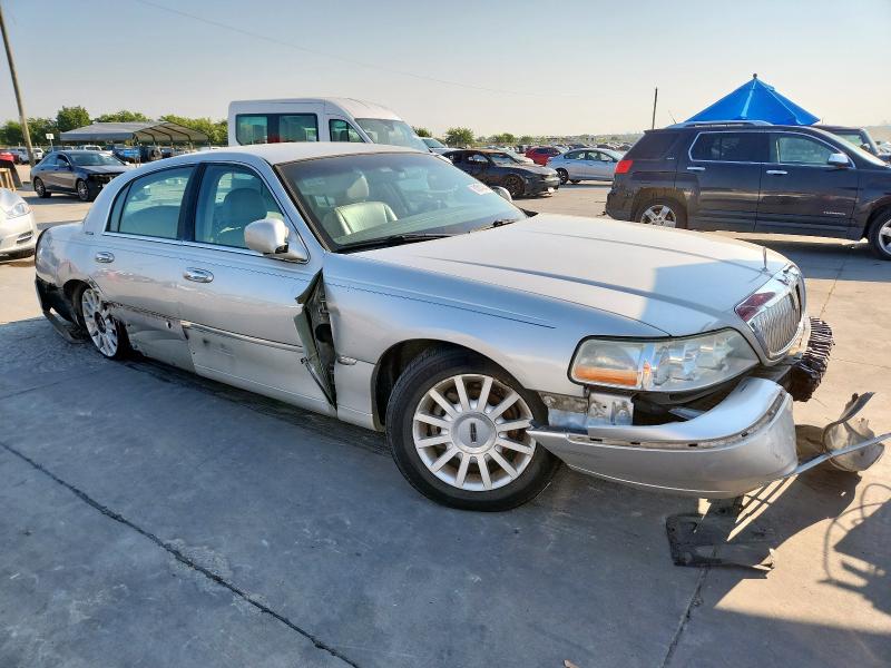 1LNHM81V67Y625364 - 2007 LINCOLN TOWN CAR SIGNATURE Күміс фото 4