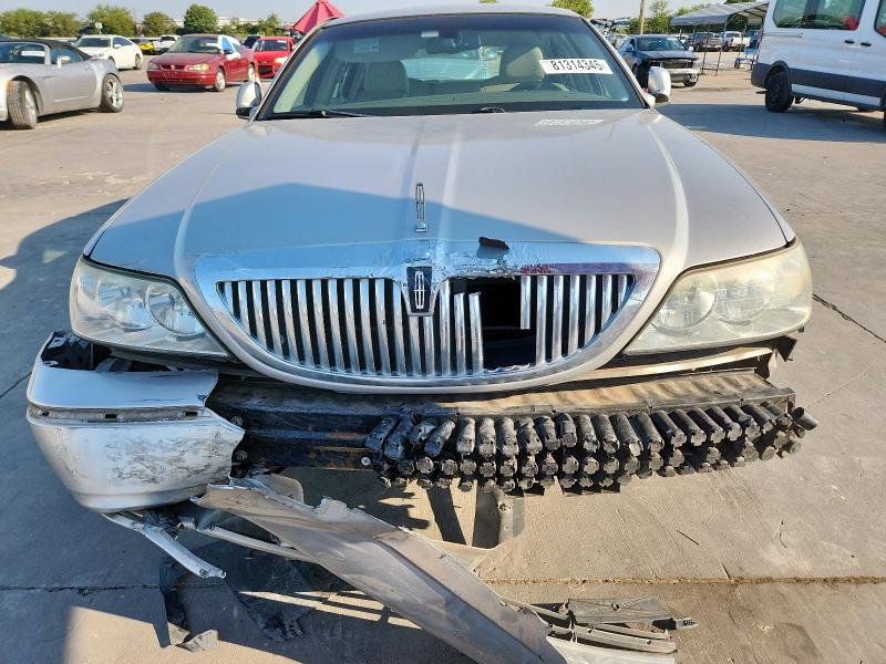 1LNHM81V67Y625364 - 2007 LINCOLN TOWN CAR SIGNATURE Күміс фото 5