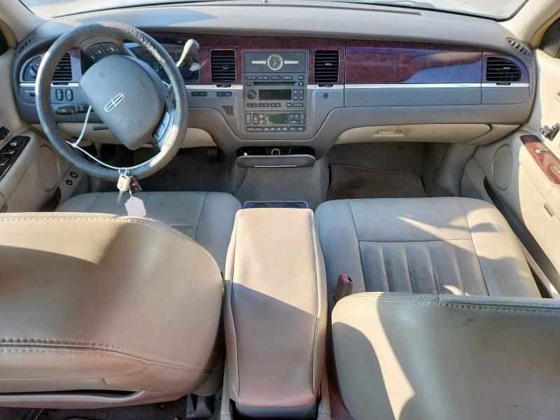 1LNHM81V67Y625364 - 2007 LINCOLN TOWN CAR SIGNATURE Күміс фото 8