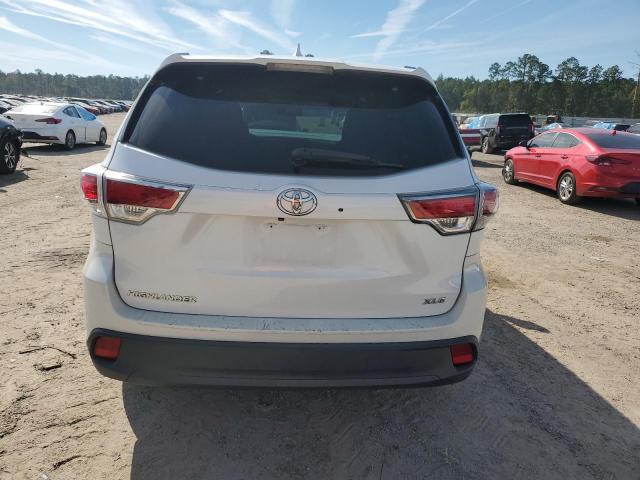 5TDKKRFHXFS098352 - 2015 TOYOTA HIGHLANDER XLE WHITE photo 6