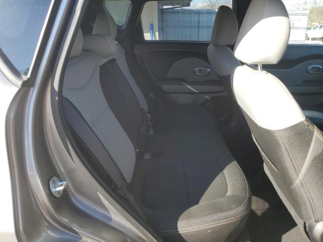 KNDJP3A57F7116131 - 2015 KIA SOUL + GRAY photo 11