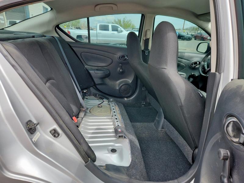 3N1CN7AP5FL937136 - 2015 NISSAN VERSA S SILVER photo 10