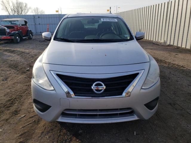 3N1CN7AP1KL820583 - 2019 NISSAN VERSA S SILVER photo 5