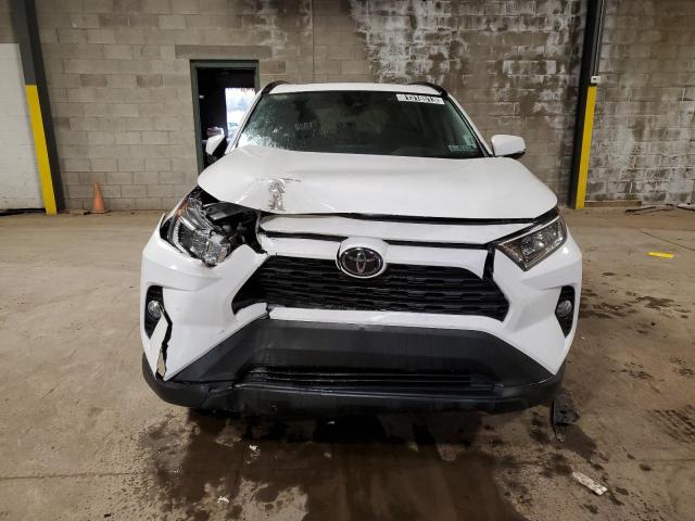 2T3P1RFV1MW149439 - 2021 TOYOTA RAV4 XLE WHITE photo 5