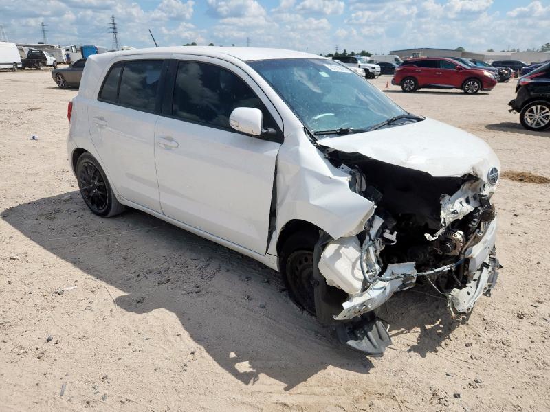 JTKKUPB49D1034209 - 2013 TOYOTA SCION XD WHITE photo 4