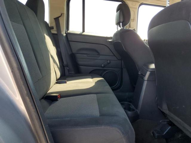 1C4NJPBB7GD628781 - 2016 JEEP PATRIOT SPORT 银色 照片 11