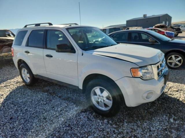 1FMCU9DG5AKC72204 - 2010 FORD ESCAPE XLT WHITE photo 4