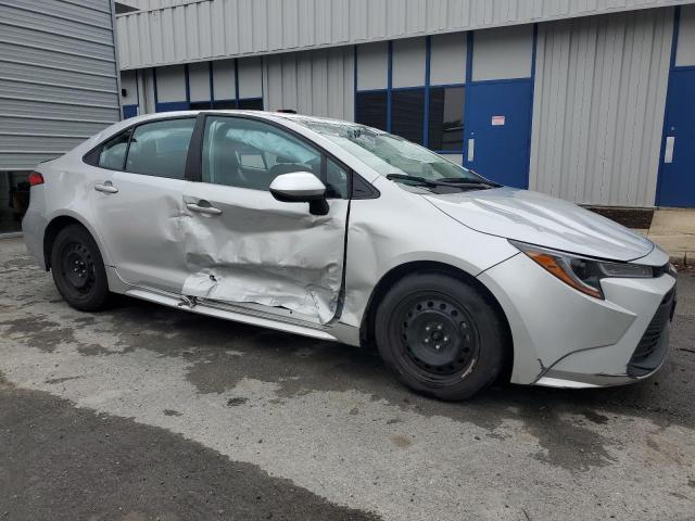 5YFB4MDE2PP047069 - 2023 TOYOTA COROLLA LE Argent photo 4