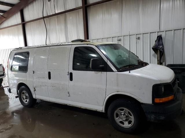 1GCFG15X181175428 - 2008 CHEVROLET EXPRESS G1 WHITE photo 4
