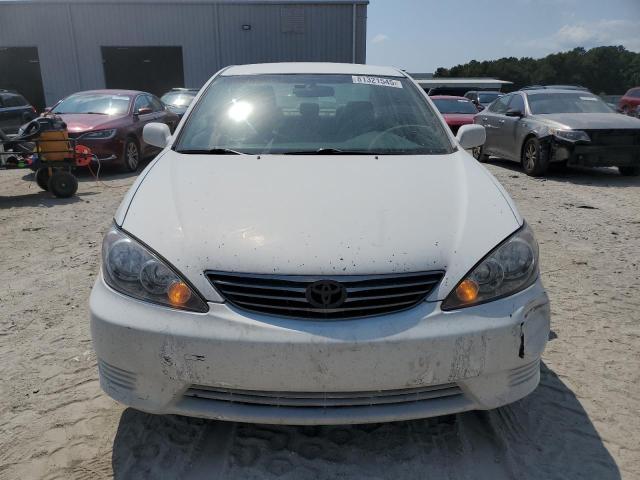 4T1BE30K05U608383 - 2005 TOYOTA CAMRY LE WHITE photo 5