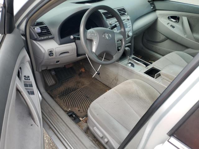 4T4BF3EK2AR035623 - 2010 TOYOTA CAMRY BASE Silber Foto 8