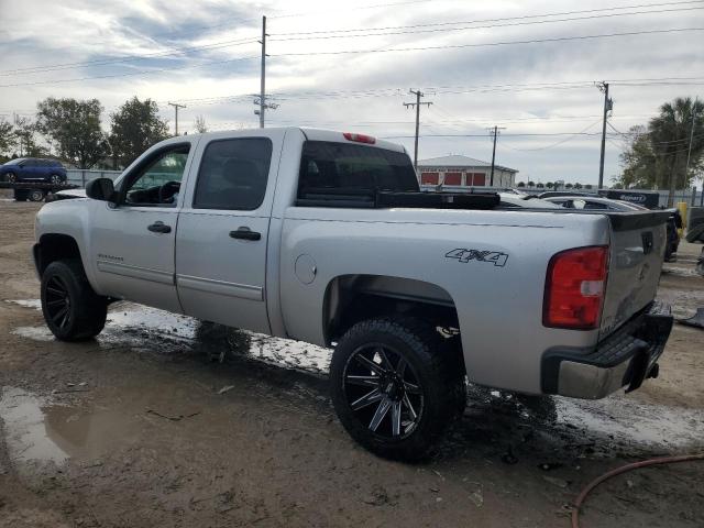 3GCPKREA2BG240549 - 2011 CHEVROLET SILVERADO K1500 LS SILVER photo 2