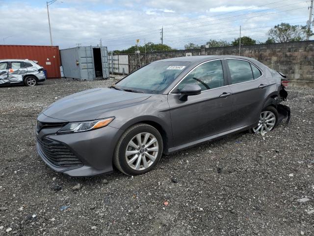 4T1B11HK8JU556838 - 2018 TOYOTA CAMRY L GRAY photo 1