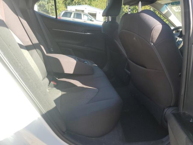 4T1B11HK3JU150272 - 2018 TOYOTA CAMRY L WHITE photo 10