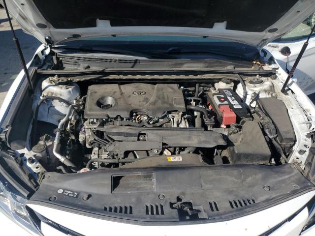 4T1B11HK3JU150272 - 2018 TOYOTA CAMRY L WHITE photo 11