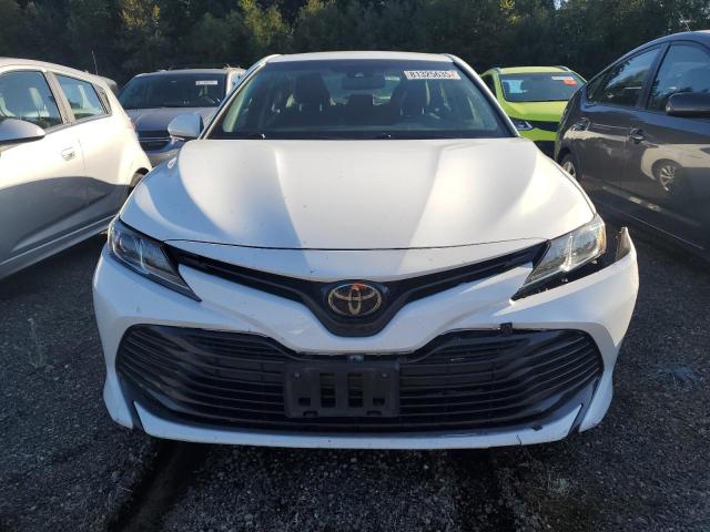 4T1B11HK3JU150272 - 2018 TOYOTA CAMRY L WHITE photo 5