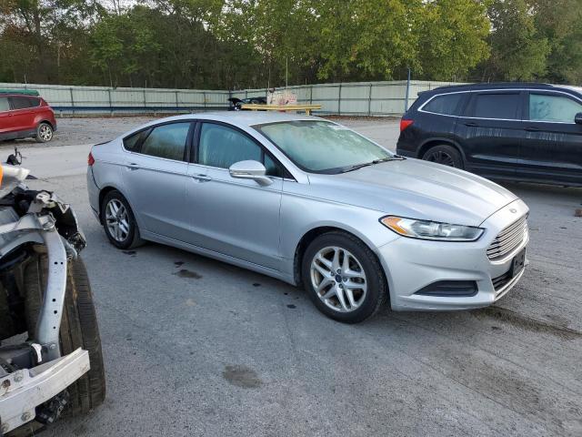 1FA6P0HD2F5130375 - 2015 FORD FUSION SE ვერცხლისფერი ფოტო 4