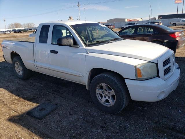 1D7HW52N06S563964 - 2006 DODGE DAKOTA LARAMIE WHITE photo 4