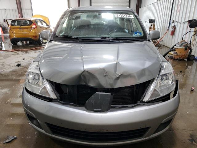 3N1BC1AP8BL405114 - 2011 NISSAN VERSA S ნაცრისფერი ფოტო 5