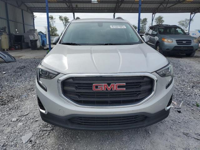 3GKALMEV1JL333145 - 2018 GMC TERRAIN SLE فضي صورة 5