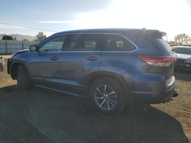 5TDJZRFH2HS444792 - 2017 TOYOTA HIGHLANDER SE GRAY photo 2