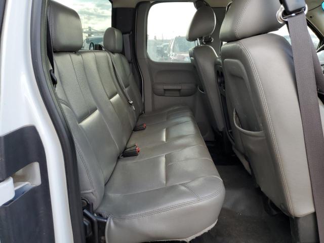 1GC2CVCG3BZ228594 - 2011 CHEVROLET SILVERADO C2500 HEAVY DUTY WHITE photo 6