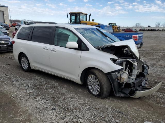 5TDYK3DC7FS591629 - 2015 TOYOTA SIENNA XLE WHITE photo 4