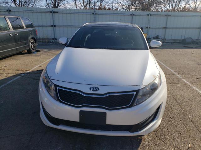 5XXGR4A63DG234541 - 2013 KIA OPTIMA SX WHITE photo 5