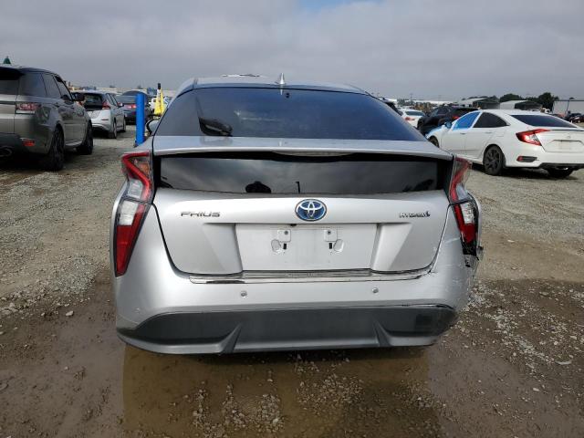 JTDKARFU2H3543770 - 2017 TOYOTA PRIUS SILVER photo 6