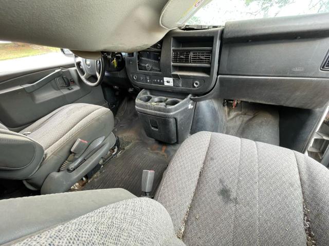 1GCZGHFG9J1344136 - 2018 CHEVROLET EXPRESS G3 Ақ фото 9