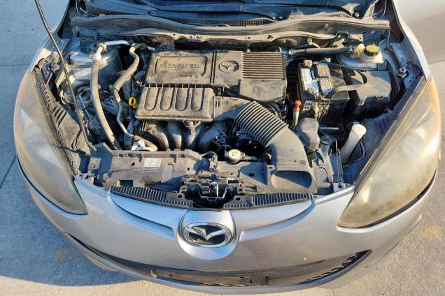 JM1DE1KZ4C0145065 - 2012 MAZDA MAZDA2 SILVER photo 11