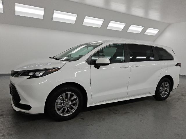 2025 TOYOTA SIENNA LE, 