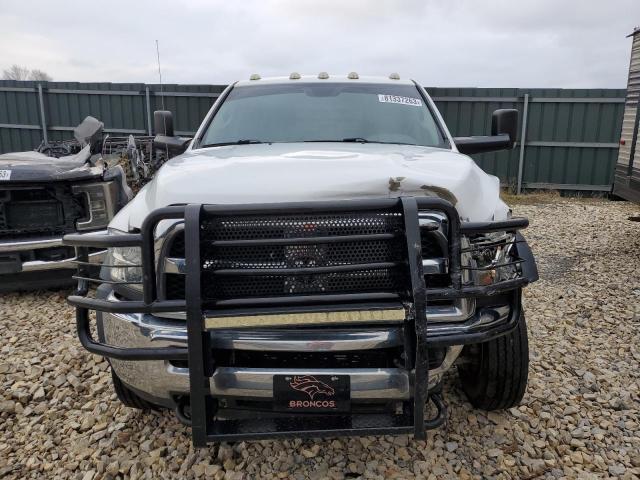 3C7WRLFL7GG174336 - 2016 RAM 4500 WHITE photo 5