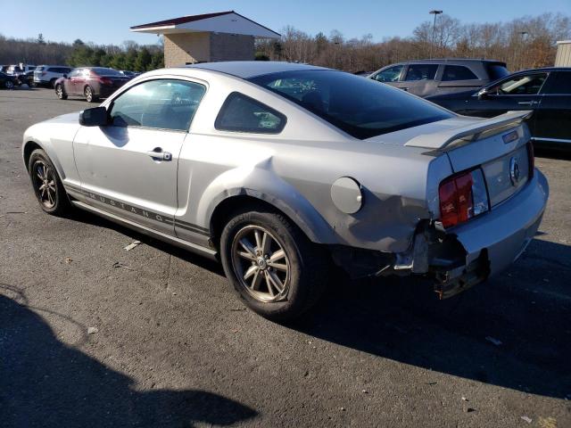 1ZVFT80N955126358 - 2005 FORD MUSTANG SILVER photo 2