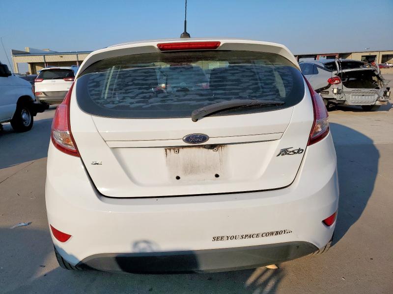 3FADP4EJ1JM106192 - 2018 FORD FIESTA SE 白色 照片 6