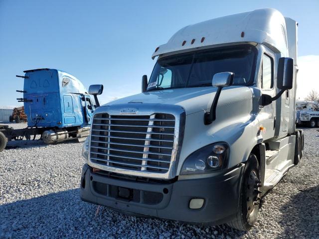 3AKJGLD57GSHF8431 - 2016 FREIGHTLINER CASCADIA 1 WHITE photo 2