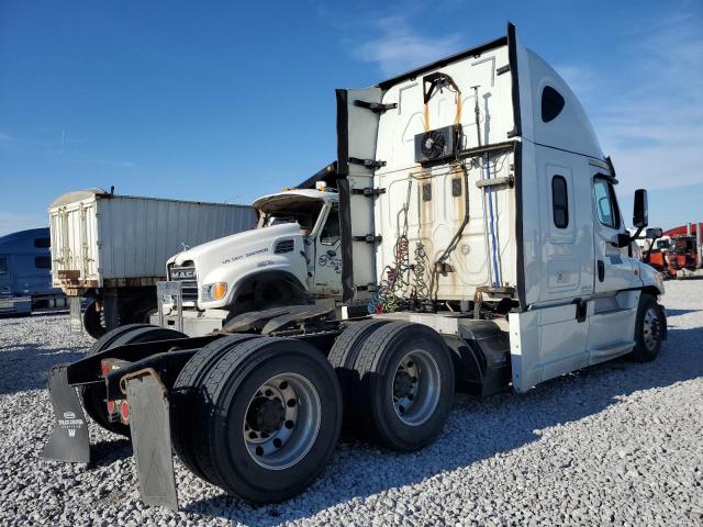 3AKJGLD57GSHF8431 - 2016 FREIGHTLINER CASCADIA 1 WHITE photo 4