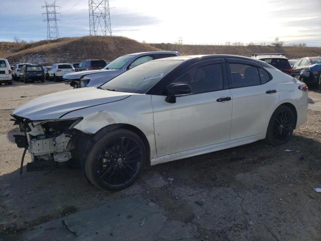 4T1KZ1AK8MU047761 - 2021 TOYOTA CAMRY TRD WHITE photo 1