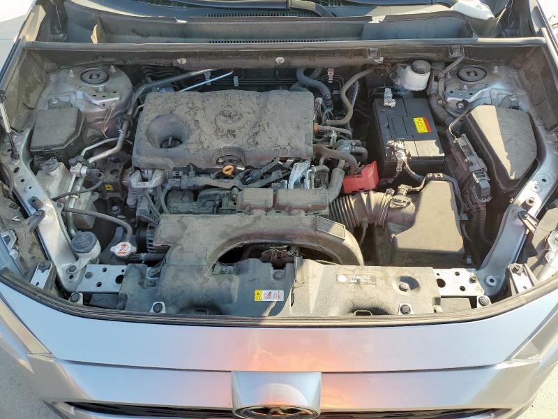 2T3H1RFV2MC113829 - 2021 TOYOTA RAV4 LE Srebrny zdjęcie 11