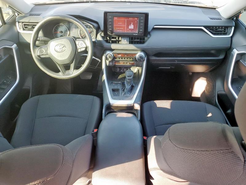 2T3H1RFV2MC113829 - 2021 TOYOTA RAV4 LE Srebrny zdjęcie 8