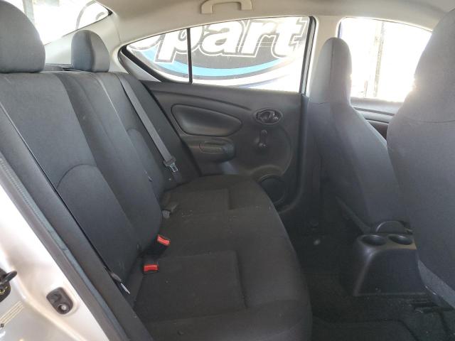 3N1CN7AP0GL894228 - 2016 NISSAN VERSA S Srebrny zdjęcie 10